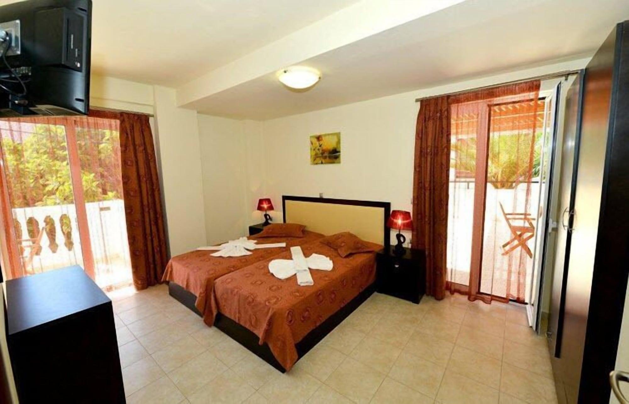 Golden Rose Suites Kolymbari Exterior photo
