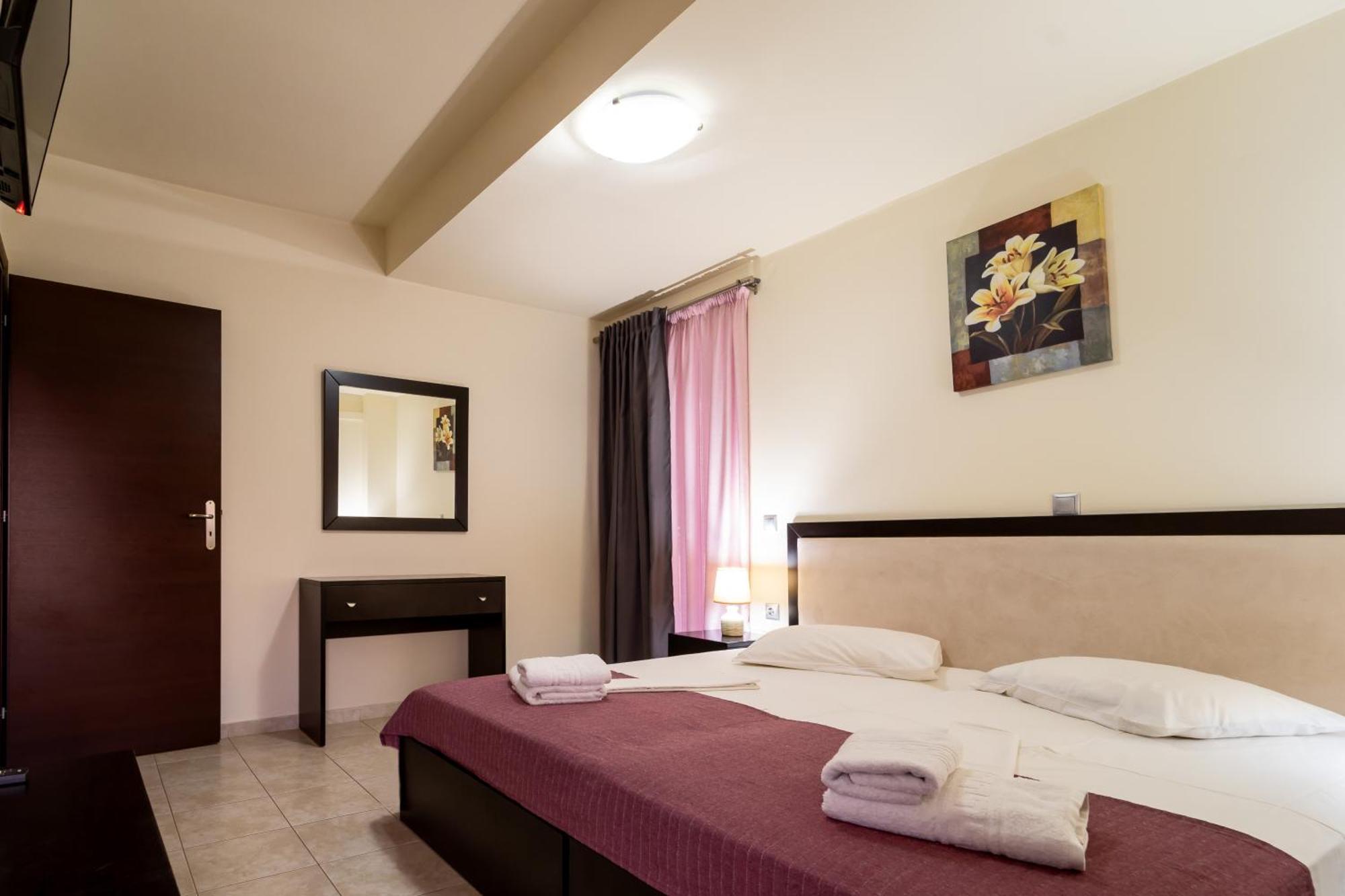Golden Rose Suites Kolymbari Exterior photo