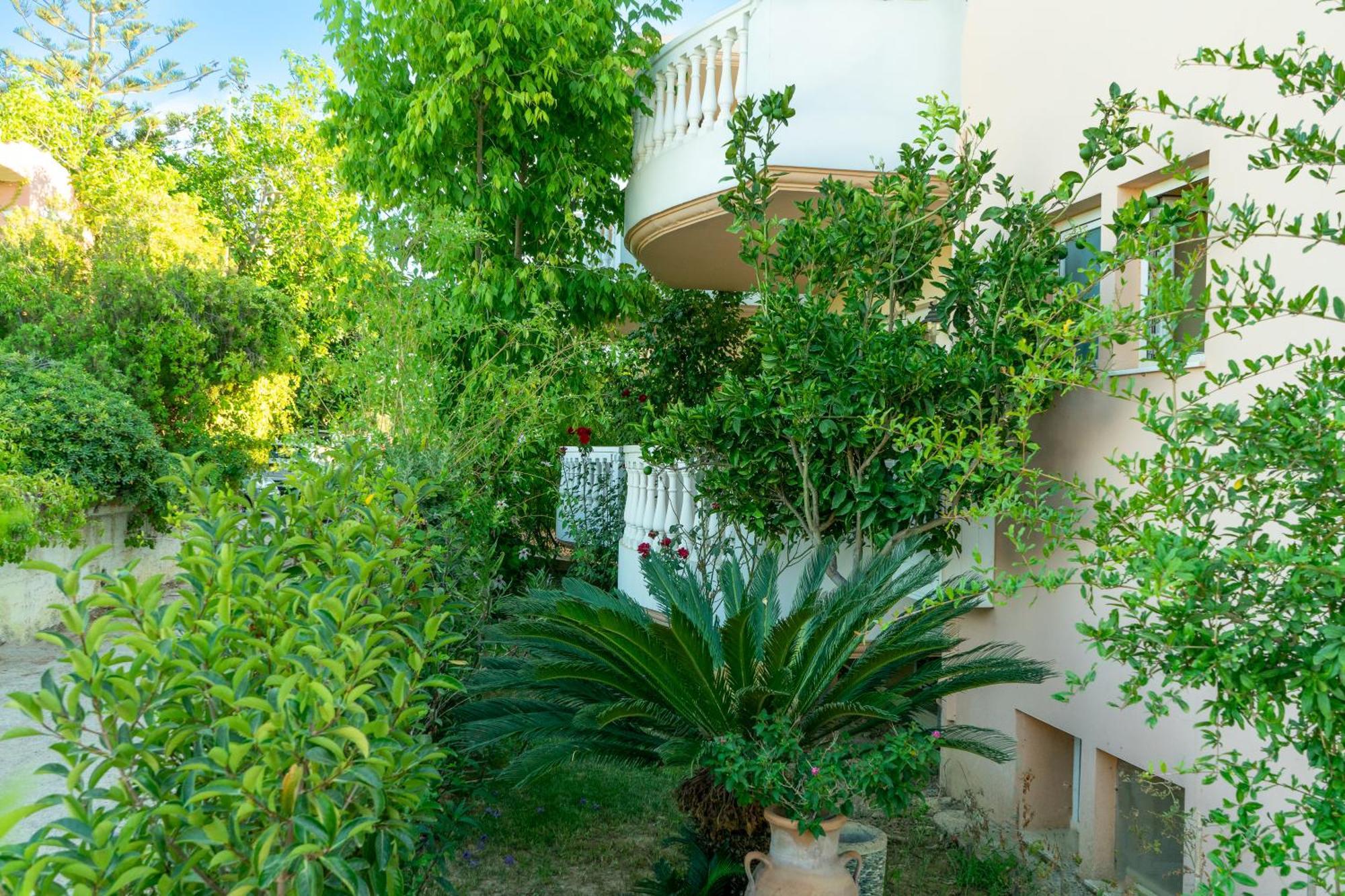 Golden Rose Suites Kolymbari Exterior photo