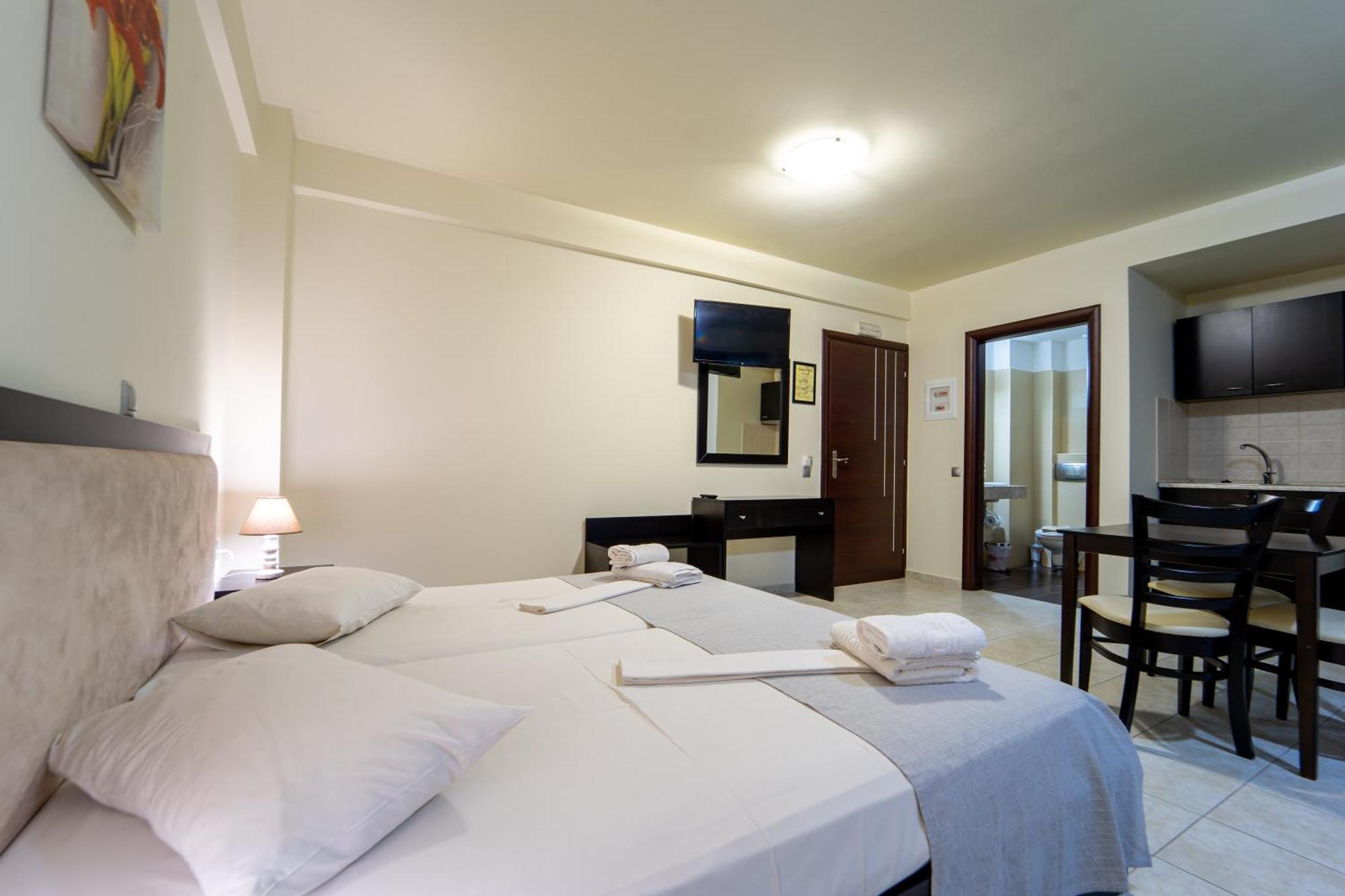 Golden Rose Suites Kolymbari Exterior photo