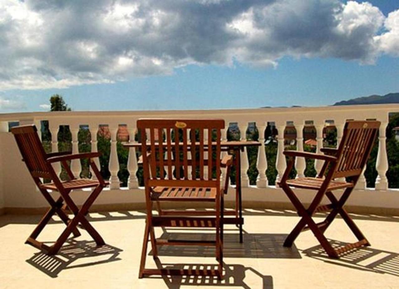 Golden Rose Suites Kolymbari Exterior photo